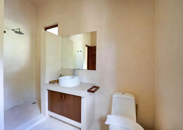 Stylish Ground-floor 3br Haven With Luxe Plunge Pool Casa de férias